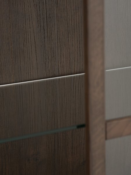 Vitrine VESTERBY hoch 2 Türen eiche dunkel